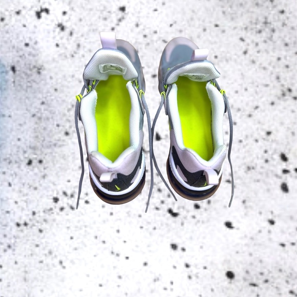 Nike Air Max 270 React Athletic Shoes Womens 7/Youth 6Y - Picture 2 of 8